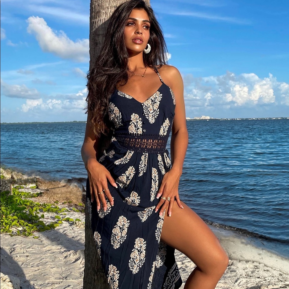 Fashion Nova Summery Maxi Dress L